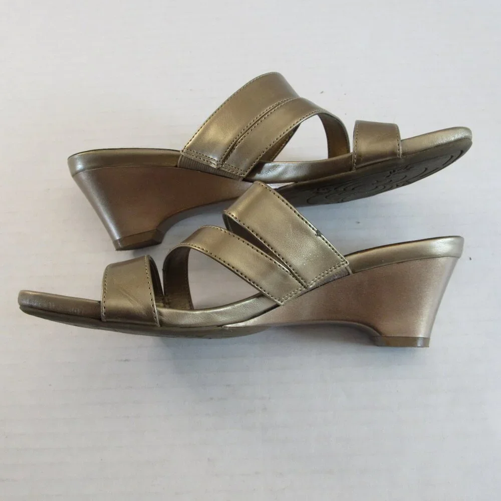 Jaclyn Smith Gold Strappy Slip On Open Toe Wedge Sandals Size 6.5M - Picture 4 of 14